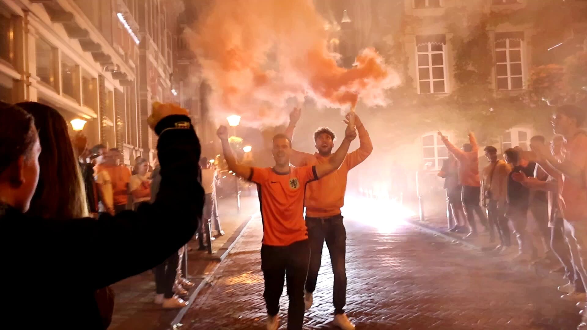 Feest in de binnenstad na de wedstrijd Nederland-Turkije