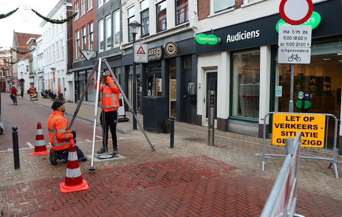 Een extra waarschuwingsbord bij het verbodsbord wijst automobilisten op de gewijzigde verkeerssituatie.